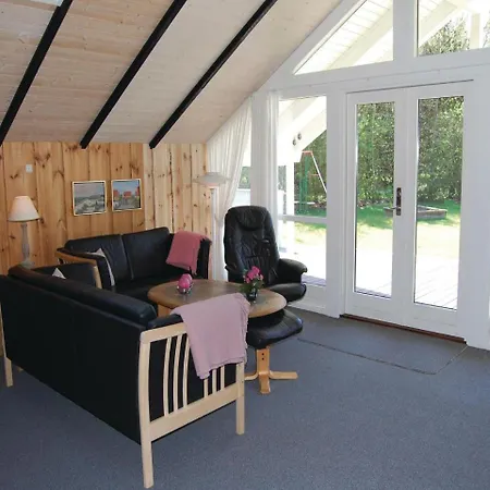 Feriehus Three-bedroom Holiday In