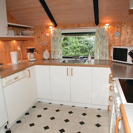 Three-bedroom Holiday In Oksbøl